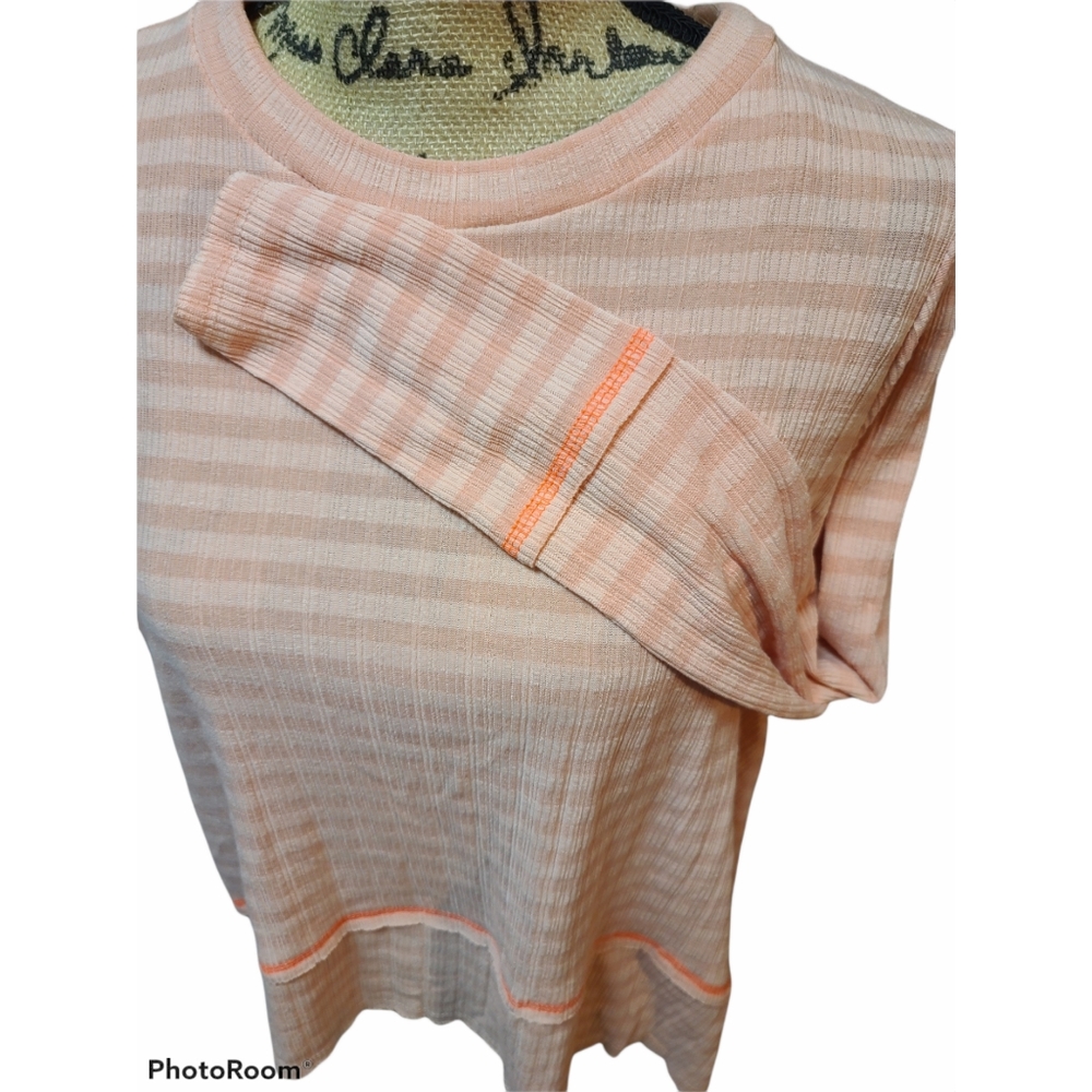 Boutique Top - Picture 2 of 6